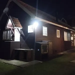 Chale De Madeira - Lareira E Fogueira---lindo Gramado Com Mesa Cafe Da Manha, Churrasqueira E Fogueira , Campos do Jordão Brasil